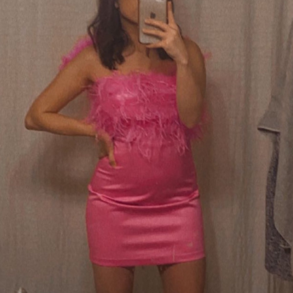 Strapless feather pink dress